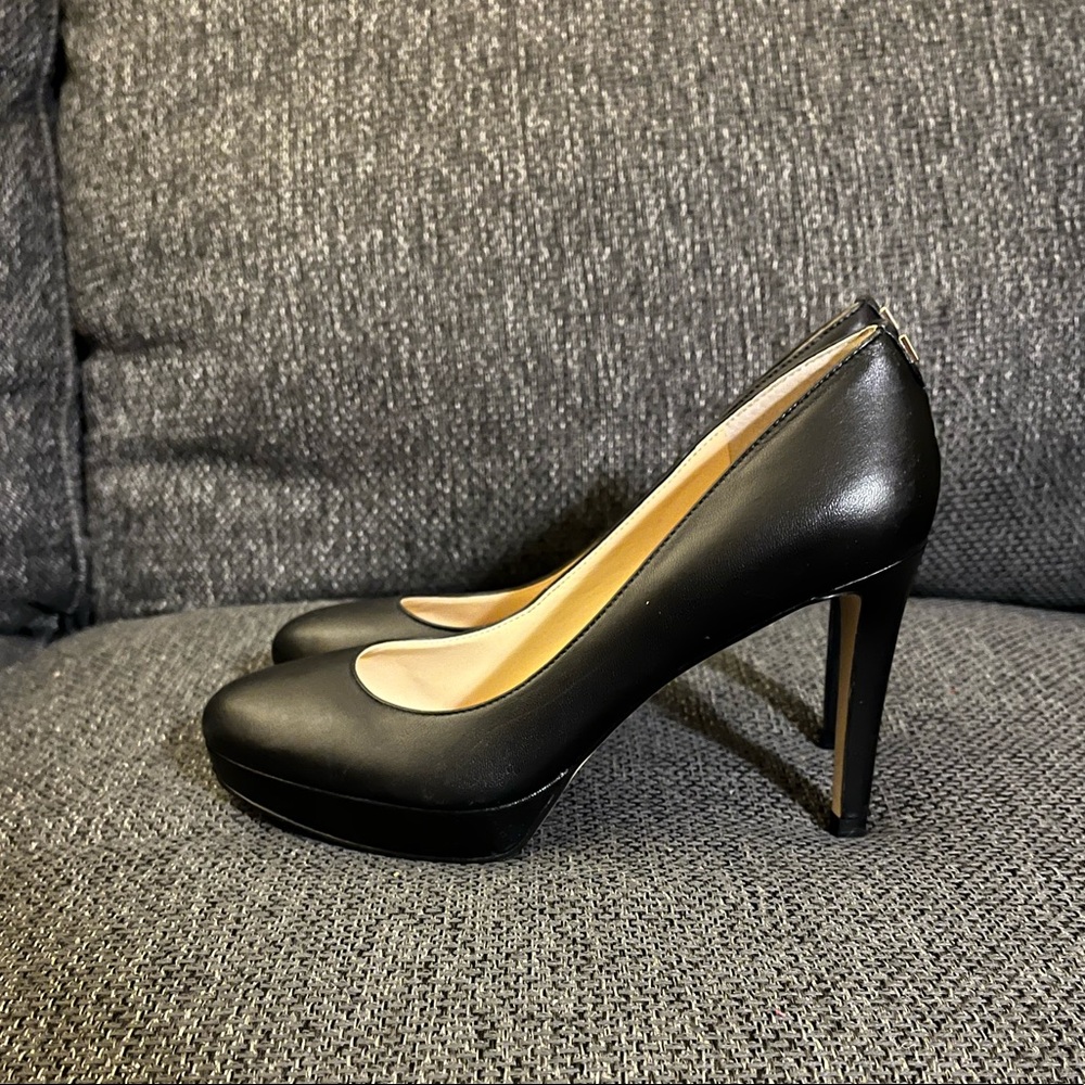 Ivanka  Kimo Black Platform Pumps size 6M